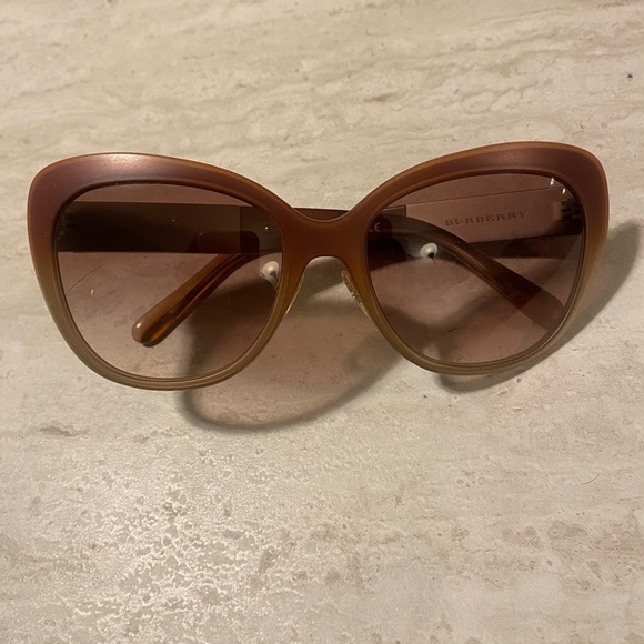 Burberry Sunglasses - Picture 4 of 8